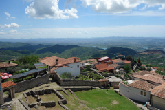 Utsikt från historiska museet över en del av vackra Kruja.