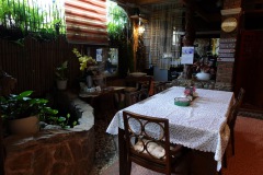 Mysiga Balai Tinay Guesthouse med bra läge i downtown Legazpi City.