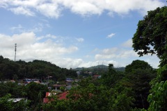 Utsikt över del av Legazpi City. Imponerande grönska.