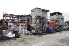Bostadsområde längs strandpromenaden, N Legazpi Blvd, Legazpi City.