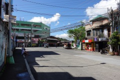 Vi hoppade i korningen som syns på bilden (Binitayan Road-Pan-Philippine Highway) för att till fots ta oss till avfarten upp mot Ligñon Hill.