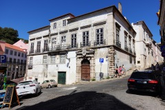 Gatuscen i stadsdelen Alfama, Lissabon.