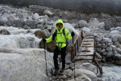 Peng vid bron över Lobuche-floden alldeles vid Dughla, längs trekken mellan Dingboche och Lobuche.