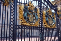 Grind till en av entréerna till Buckingham Palace.