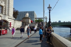 The Queen's Walk vid County Hall, South Bank.