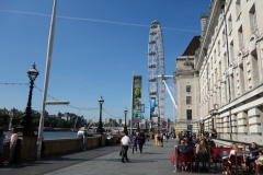 The Queen's Walk vid County Hall, South Bank.