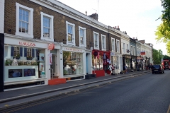 Gatuscen längs Pembridge Road.