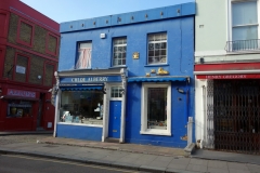 Små mysiga butiker längs Portobello Road.