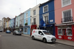 De färgglada fasaderna längs Portobello Road.