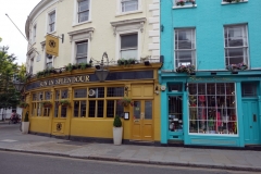 Sun In Splendour Pub i södra änden av Portobello Road.