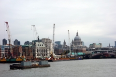 St. Paul's Cathedral och del av Blackfriars Bridge från South Bank.