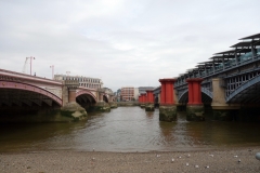 Blackfriars Bridge och Blackfriars Railway Bridge, Southwark.