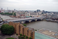 Utsikten från Tate Modern över Themsen och Blackfriars Bridge.