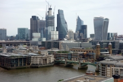 Utsikt mot City Of London och dess skyskrapor från Tate Modern.