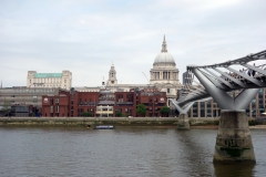 St. Paul's Cathedral och Millenium Bridge från Southwark.