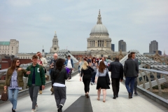 Millenium Bridge och St. Paul's Cathedral.