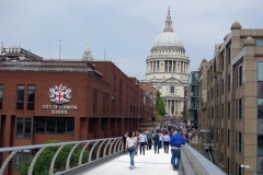 Millenium Bridge och St. Paul's Cathedral.