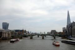 Walkie-Talkie, Southwark Bridge, London Bridge, Tower Bridge och The Shard från Millenium Bridge.