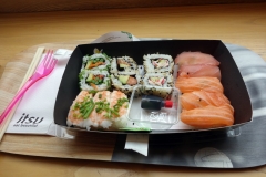 Sushi på restaurang Itsu, Ludgate Hill, City of London.