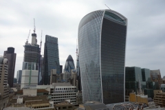 Skyskrapan The Walkie Talkie från toppen av The Monument, City of London.