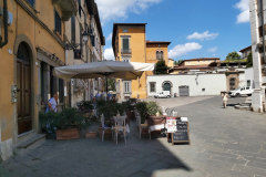 Mysigt kafé i centrala Lucca.