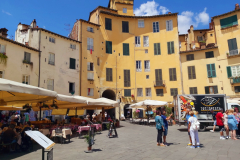 Fantastiskt vackra Piazza dell'Anfiteatro, Lucca.