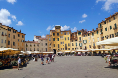 Fantastiskt vackra Piazza dell'Anfiteatro, Lucca.