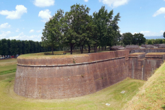 Del av Le Mura (stadsmuren) som byggdes från 1544 till 1645, den är 12 meter hög och 4,3 km lång, Lucca.