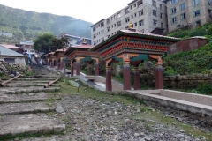 Lämnar Namche Bazaar tidigt på morgonen för den sista trekken i Himalaya för denna gång. Destination Lukla.