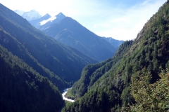 Vy över Khumbu-dalen strax ovanför Edmund Hillary-hängbron.