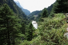 Khumbu-dalen i riktning mot Phakding.