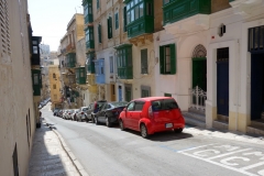 Brant sidogata i centrala Valletta.