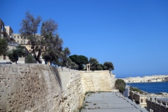 Lower Barrakka Gardens längs bort i mitten av bilden, Valletta.