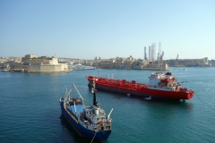 Båtar i Grand Harbour med Vittoriosa och Senglea i bakgrunden, Valletta.