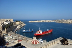Vy över Grand Harbour och Lower Barrakka Gardens från Upper Barrakka Gardens, Valletta.
