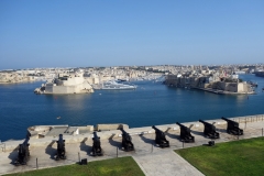 Vy över Vittoriosa och Senglea från Upper Barrakka Gardens, Valletta.