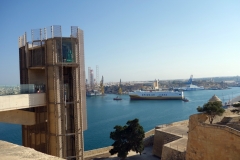 Barrakka Lift från Upper Barrakka Gardens, Valletta.