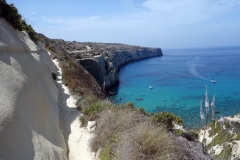 Stigen sista biten ner till Fomm ir-Riħ Bay.
