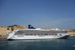 Utsikt mot Valletta och kryssningsfartyget Norwegian Spirit från La Guardiola, Senglea.