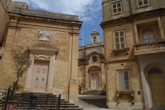 Arkitekturen vid St. Lawrence's Church, Vittoriosa.