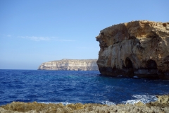 Den dramatiska kusten vid Dwejra, Gozo.