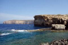Den dramatiska kusten vid Dwejra, Gozo.