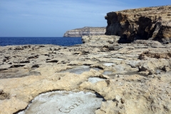 Den dramatiska kusten vid Dwejra, Gozo.