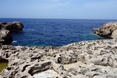 Den dramatiska kusten vid Dwejra, Gozo.