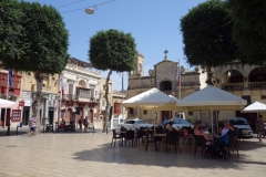 Pjazza l-Indipendenza med Saint Jacob Church i bakgrunden, Victoria.