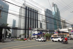 Korsningen vid McDonalds längs Makati Ave, Makati, Manila.