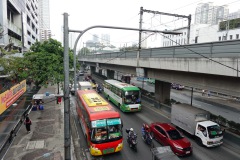 Gatuscen vid MRT-station United Nations, Manila.