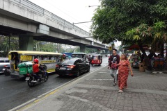 Gatuscen vid MRT-station United Nations, Manila.