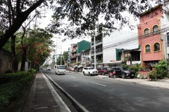 Promenaden till Manila South Cemetery längs Kalayaan Avenue, Makati, Manila.