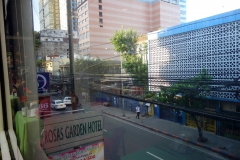 Utsikten över Del Pilar Street från restaurangen på Rosas Garden Hotel, Ermita, Manila.